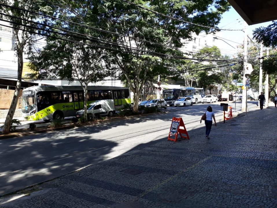 20180525 - Ponto de Onibus em Teste na Mario Werneck